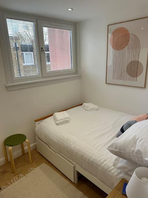 Stylish, Smart & Fun 4 Bed Home London Ngoại thất bức ảnh