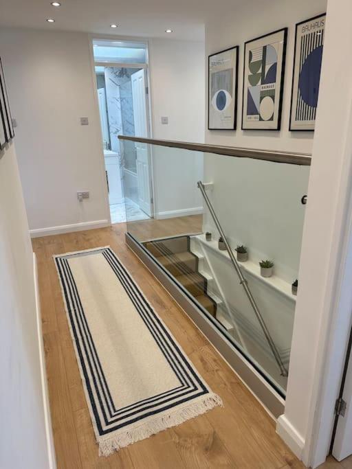 Stylish, Smart & Fun 4 Bed Home London Ngoại thất bức ảnh