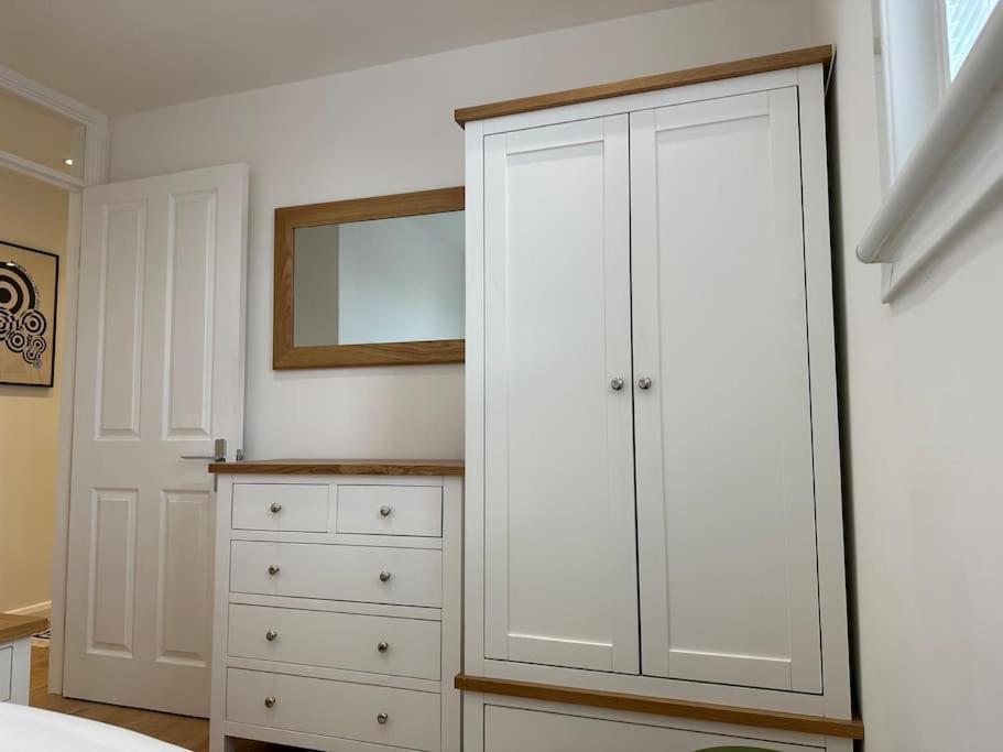 Stylish, Smart & Fun 4 Bed Home London Ngoại thất bức ảnh