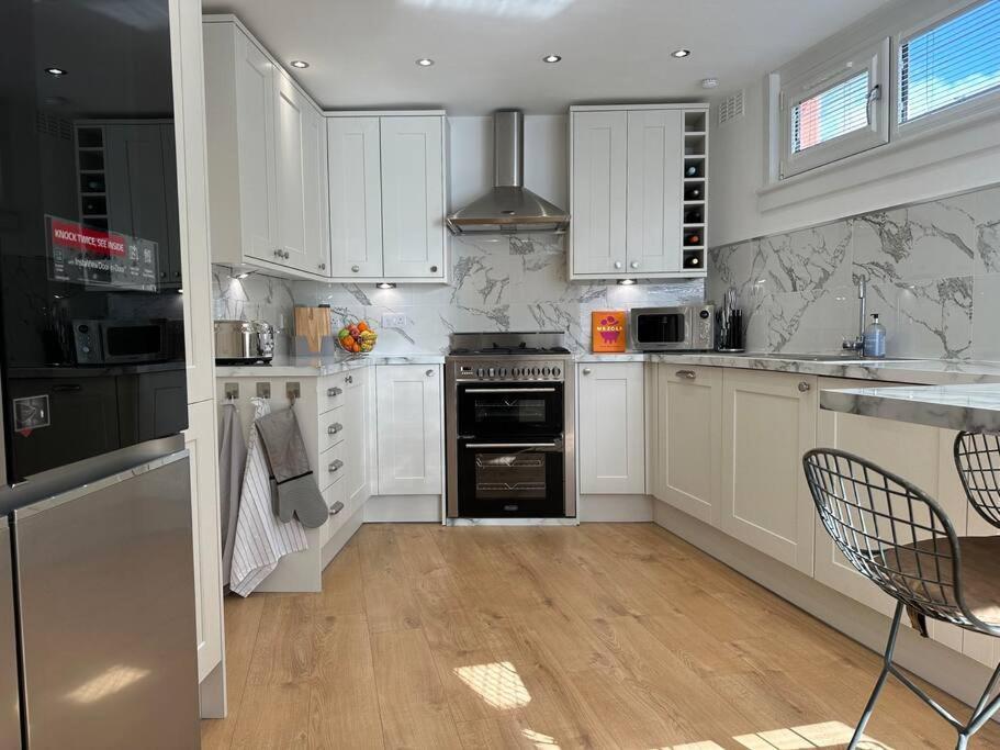Stylish, Smart & Fun 4 Bed Home London Ngoại thất bức ảnh