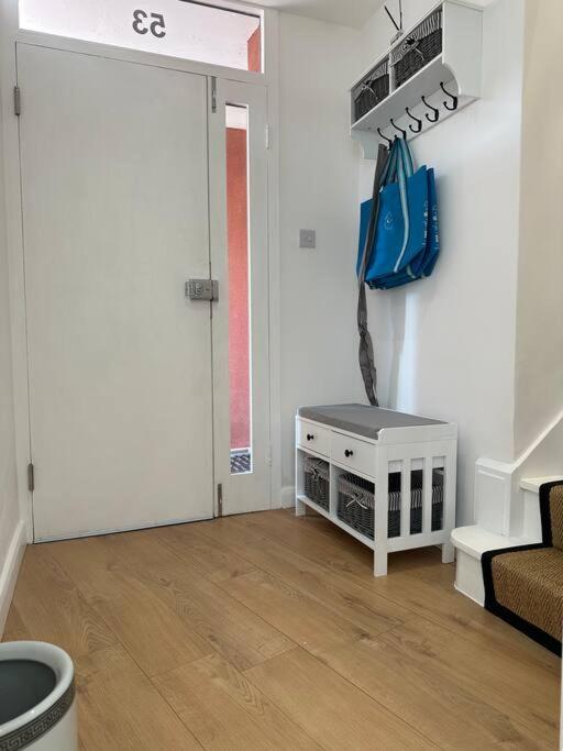 Stylish, Smart & Fun 4 Bed Home London Ngoại thất bức ảnh