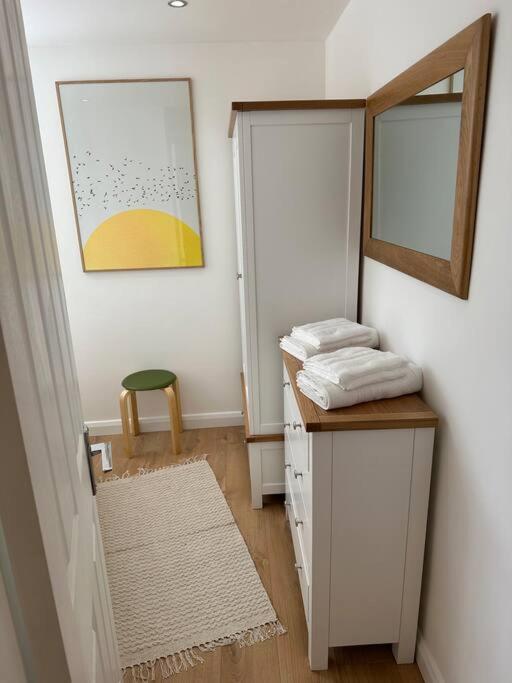 Stylish, Smart & Fun 4 Bed Home London Ngoại thất bức ảnh