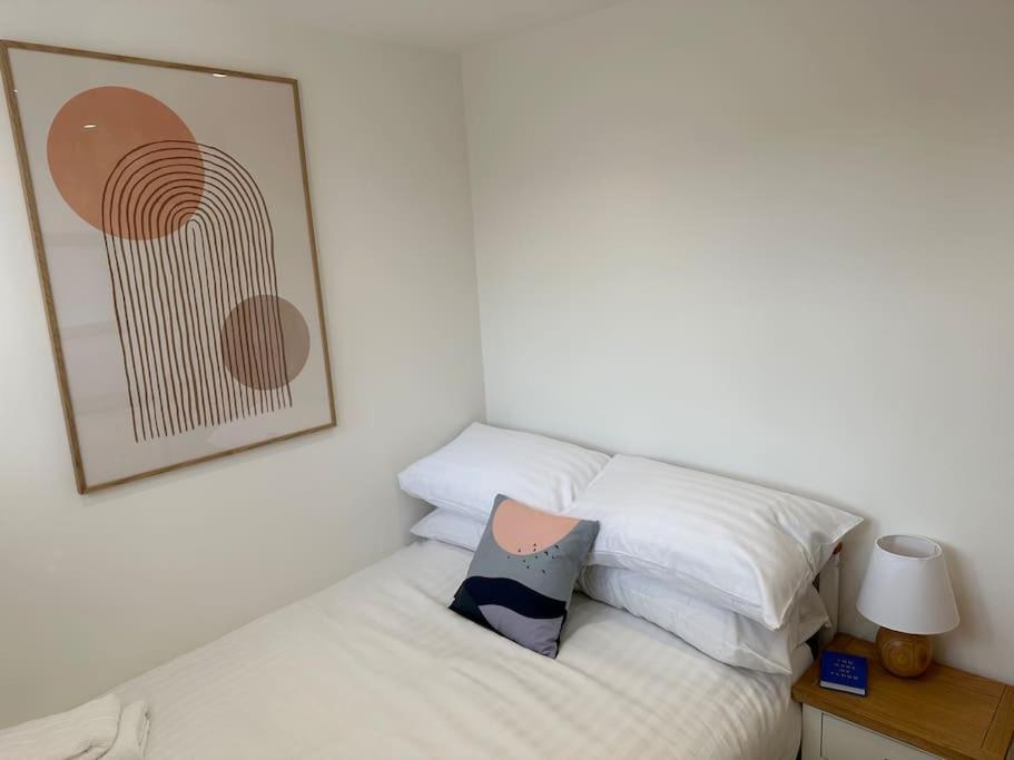 Stylish, Smart & Fun 4 Bed Home London Ngoại thất bức ảnh