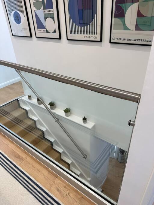 Stylish, Smart & Fun 4 Bed Home London Ngoại thất bức ảnh