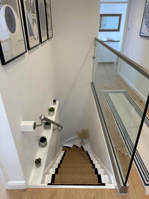 Stylish, Smart & Fun 4 Bed Home London Ngoại thất bức ảnh