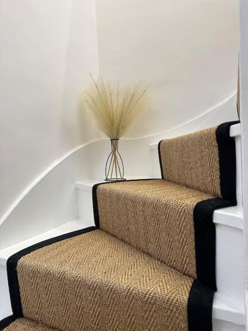 Stylish, Smart & Fun 4 Bed Home London Ngoại thất bức ảnh
