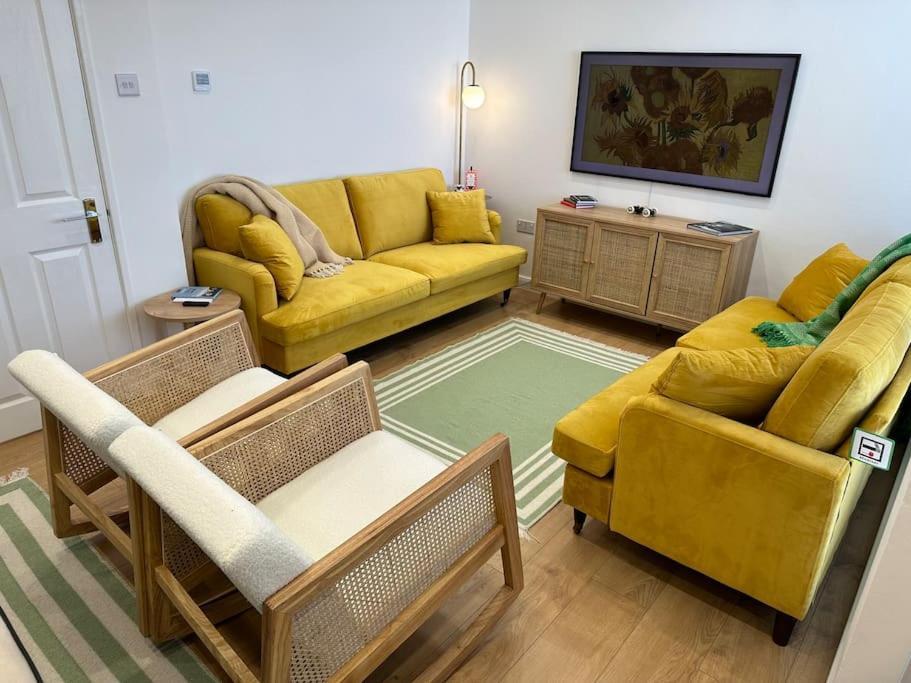 Stylish, Smart & Fun 4 Bed Home London Ngoại thất bức ảnh