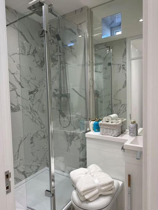 Stylish, Smart & Fun 4 Bed Home London Ngoại thất bức ảnh