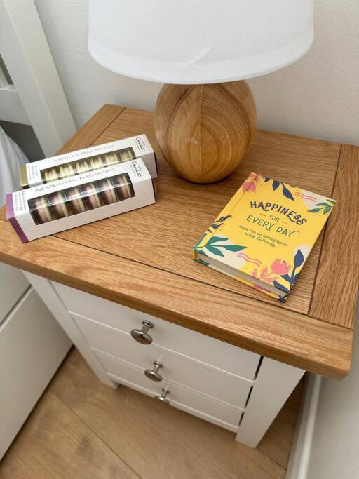 Stylish, Smart & Fun 4 Bed Home London Ngoại thất bức ảnh