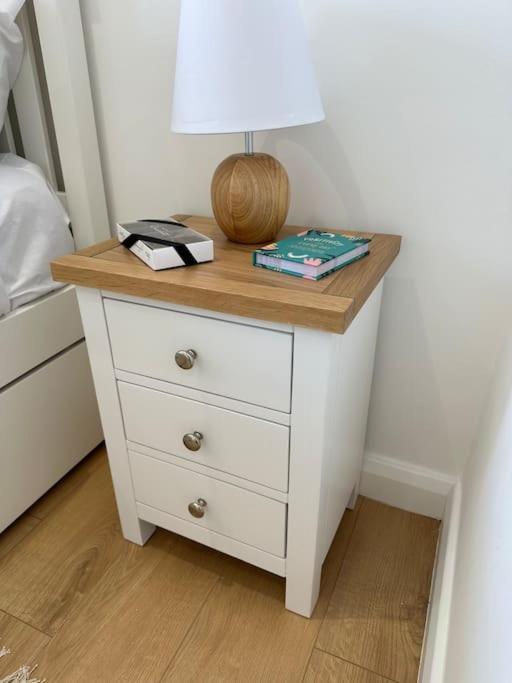 Stylish, Smart & Fun 4 Bed Home London Ngoại thất bức ảnh