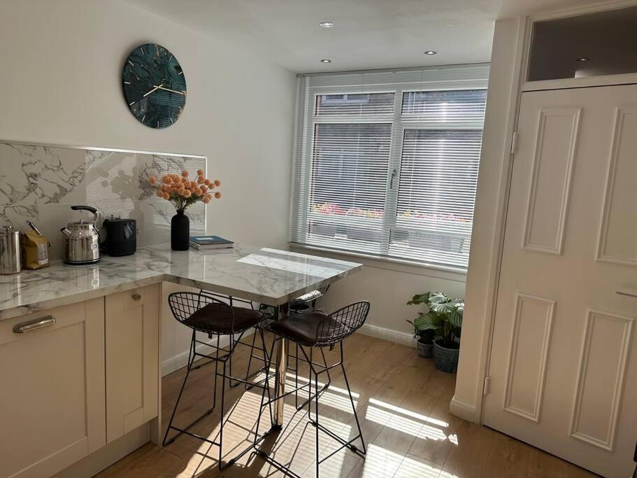 Stylish, Smart & Fun 4 Bed Home London Ngoại thất bức ảnh